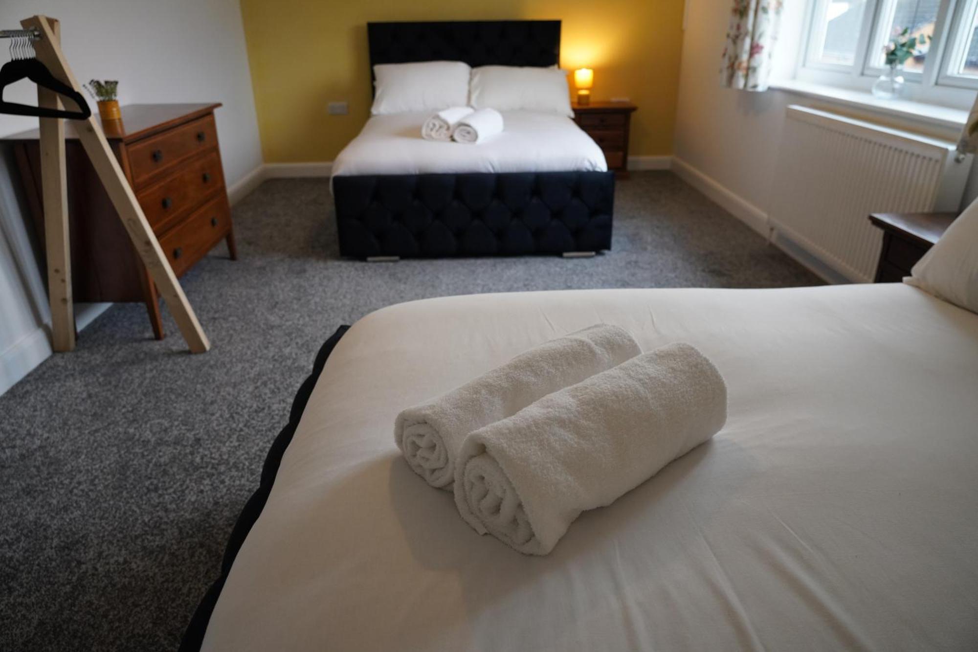 8 Double Beds In A 5 Bedroom House, Pets Welcome Epworth Exteriér fotografie