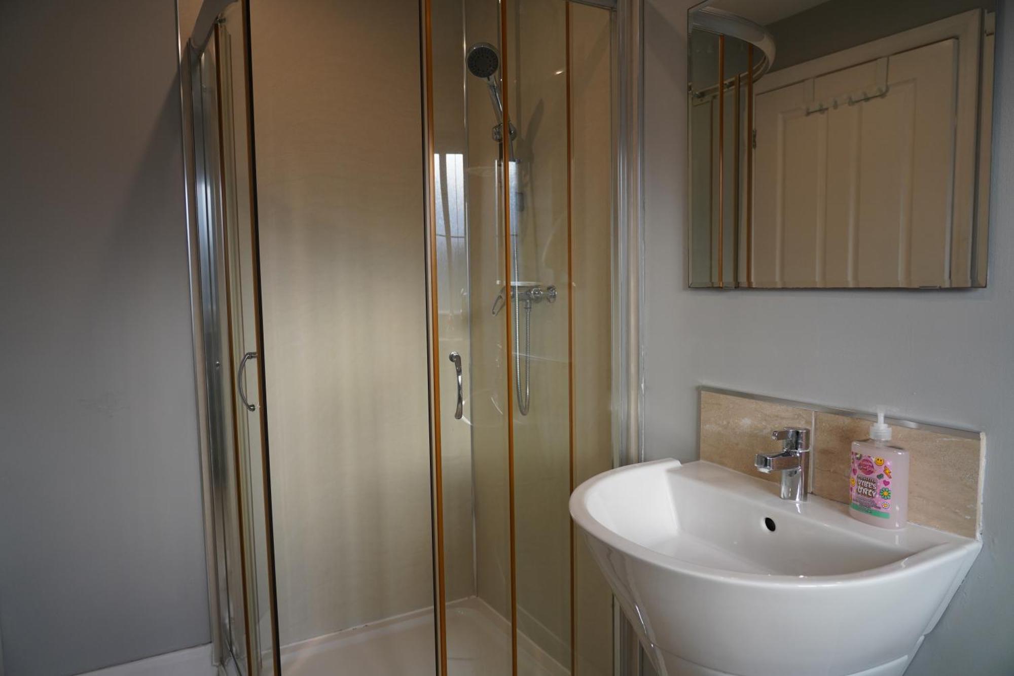 8 Double Beds In A 5 Bedroom House, Pets Welcome Epworth Exteriér fotografie